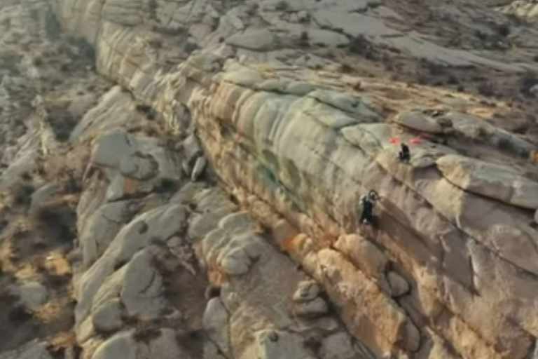 Abseilen der Husqvarna Norden 901 Expedition - denn es kann nur eine Richtung geben: Vorwärts