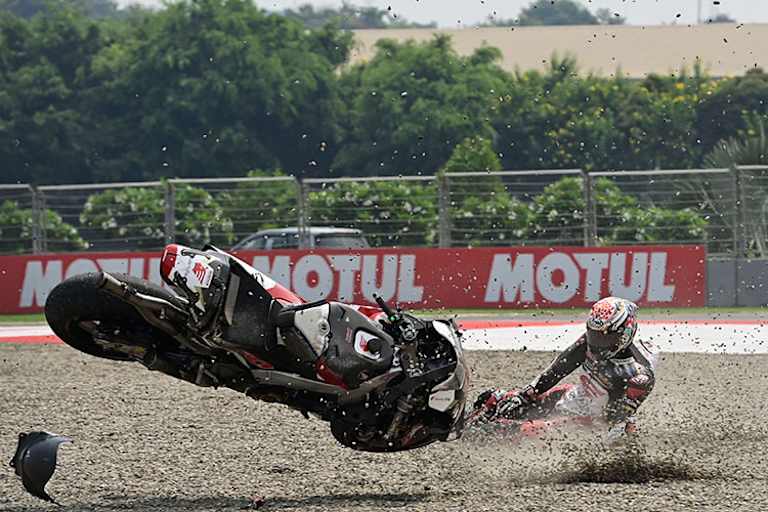 Taka Nakagami: Heftiger Sturz im Freitagtraining