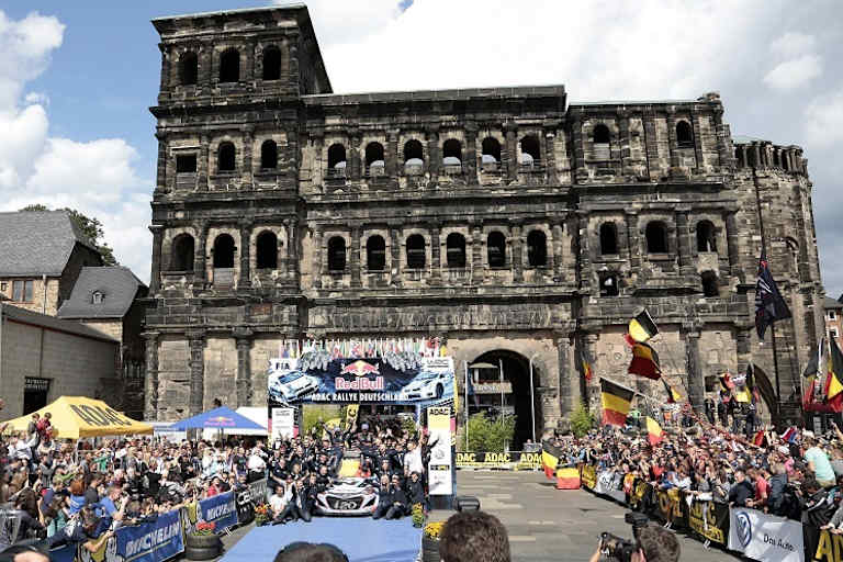 Thierry Neuville beim ersten WM-Sieg 2014 in Deutschland