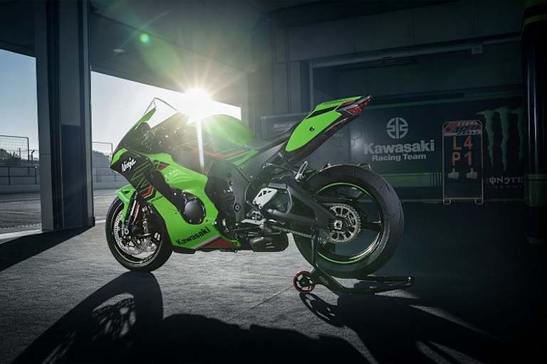 Die Morgensonne scheint schon in die Box - es wird ein schöner Wintertag