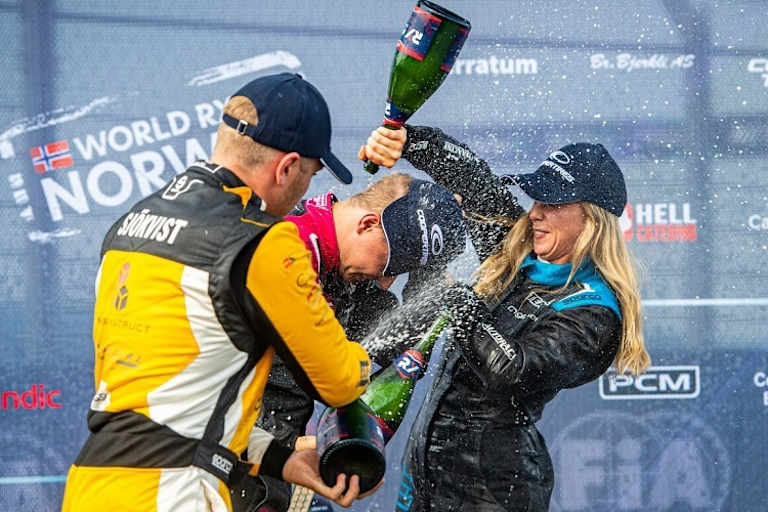 Klara Andersson (re.)