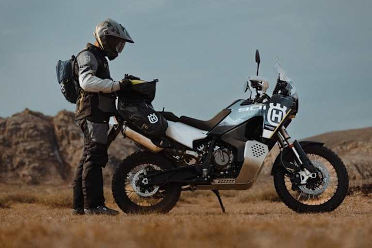 Mit Touringzubehör gerüstet für die grosse Reise: Husqvarna 901 Norden Expedition