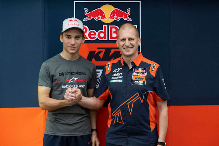 Ajo-Rückkehrer Deniz Öncü mit Teamchef Aki Ajo