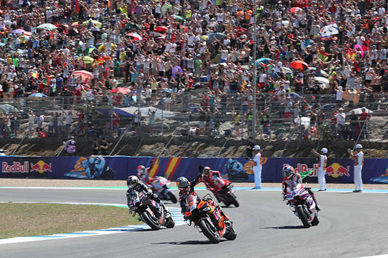 Jubel nach dem Jerez-GP: Dani Pedrosa winkt den Fans nach dem 7. Platz am Sonntag