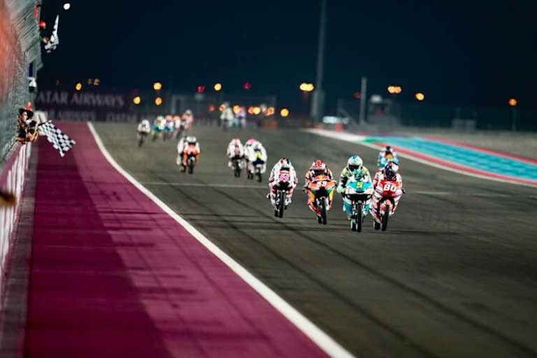 Der Zieleinlauf: Masià gewinnt vor Alonso, Öncü und Rossi