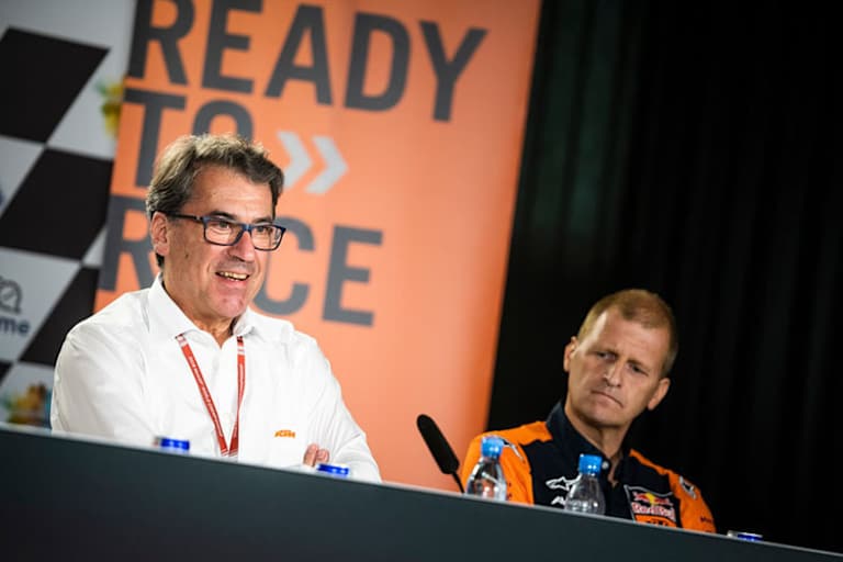 Stefan Pierer mit Teamchef Aki Ajo (Moto3 und Moto2)