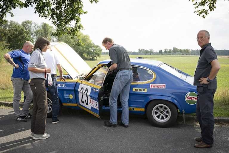 Walter Röhrl und sein Ford Capri (Replika) 
