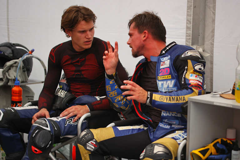 Schmidt (li.) im Gespräch mit Daniel Kartheininger