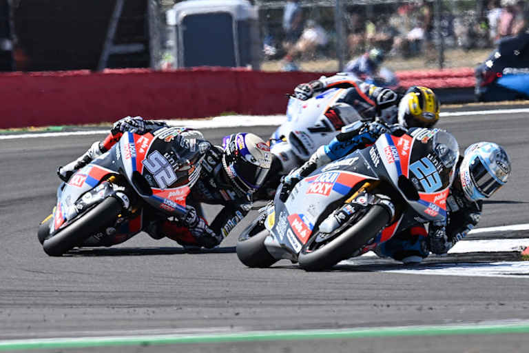 Marcel Schrötter vor Teamkollege Jeremy Alcoba