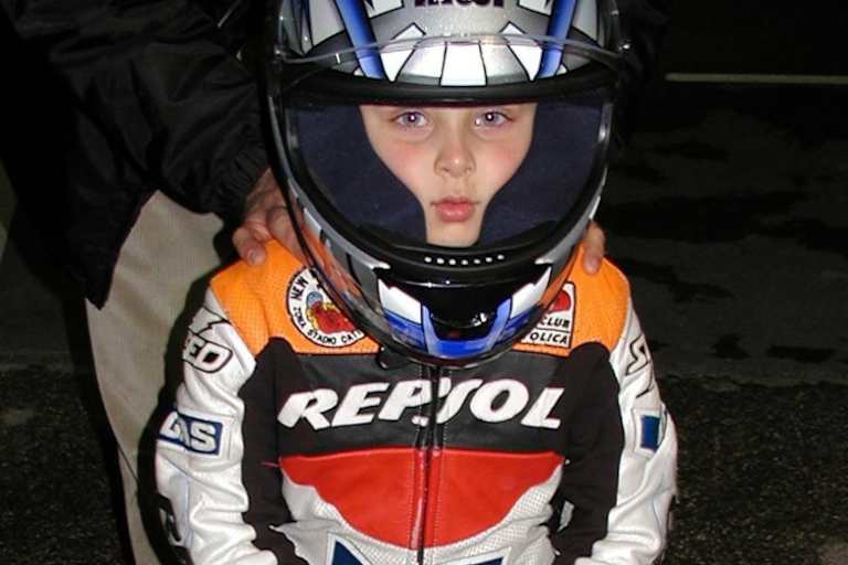 Schon als Kind war Luca Marini als Bruder von Valentino Rossi Repsol-Fan