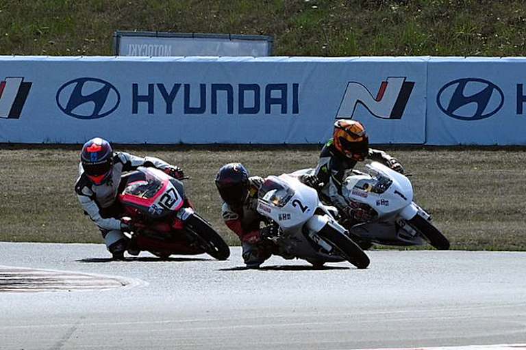 Thias Wenzel stürzt