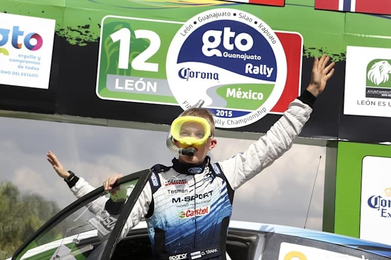 Ott Tänak im Ziel mit Taucherbrille