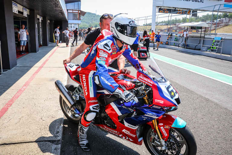 Tati Mercado auf der Holzhauer-Honda