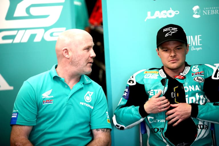 Tarran Mackenzie (re.) weiß, schwierige Rennen vor ihm liegen