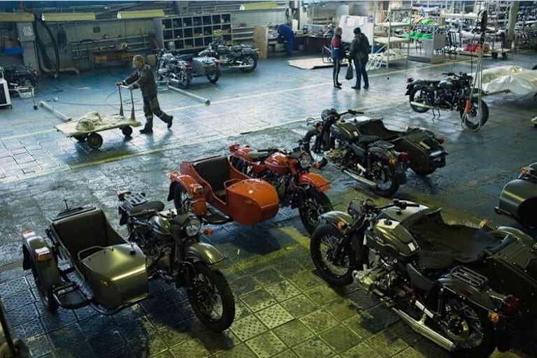 Innerhalb von sechs Monaten eine wurde das Ural-Werk von Sibirien nach Kasachstan verlegt