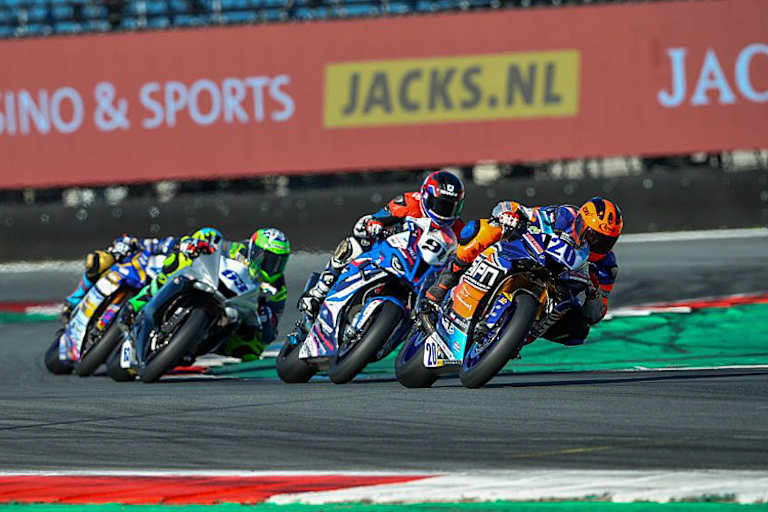 Melvin van der Voort liegt vorne