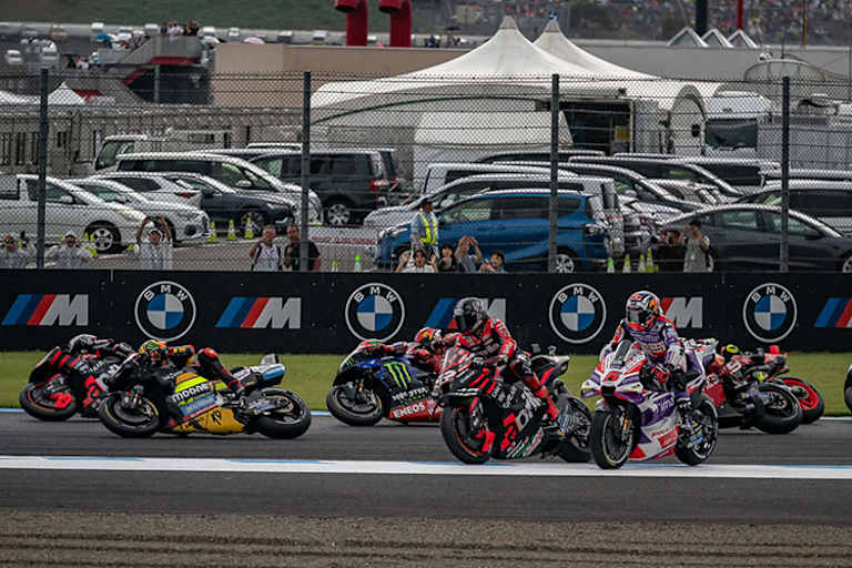 Start zum Rennen: Viñales und Zarco strauchelten schon in der ersten Kurve und fuhren dann weiter