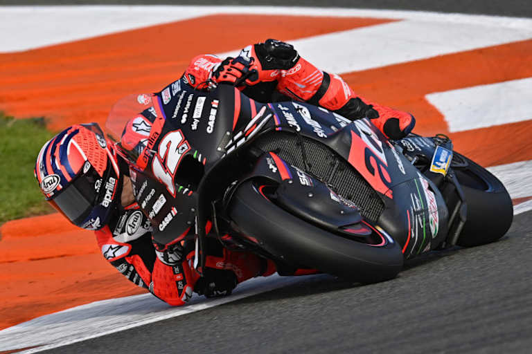 Eine Aprilia-Innovation: Die Kerbe an der Seitenverkleidung