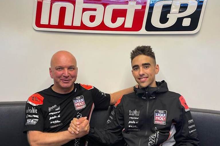 Jürgen Lingg mit Senna Agius (re.)