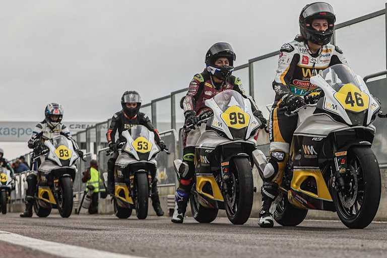 Die Teilnehmerinnen der Frauen-Weltmeisterschaft treffen beim Cremona-Test erstmals aufeinander