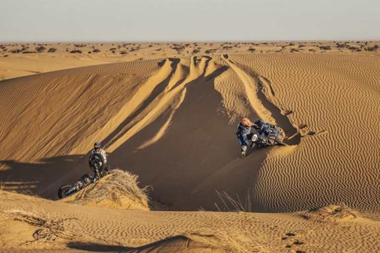 Verzweiflung in majestätischer Wüstenlandschaft am Africa Eco Race