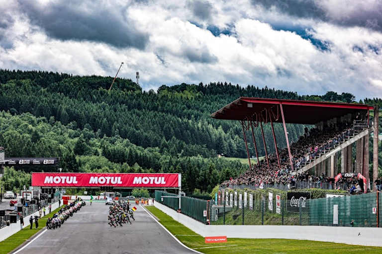 Start zum Acht-Stunden-Rennen