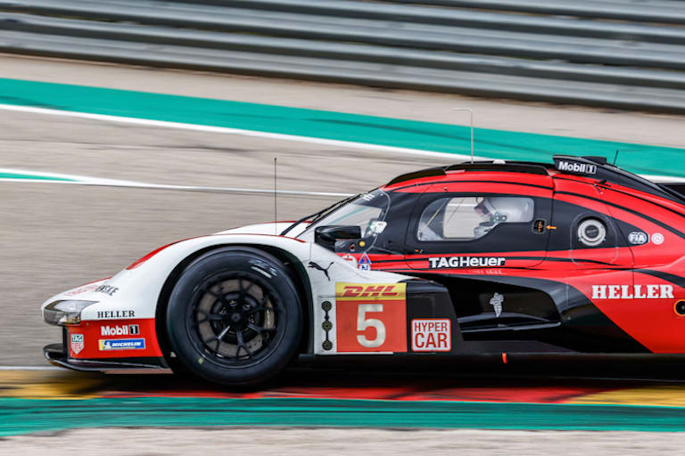 Vettel auf der Rennstrecke Motorland Aragón