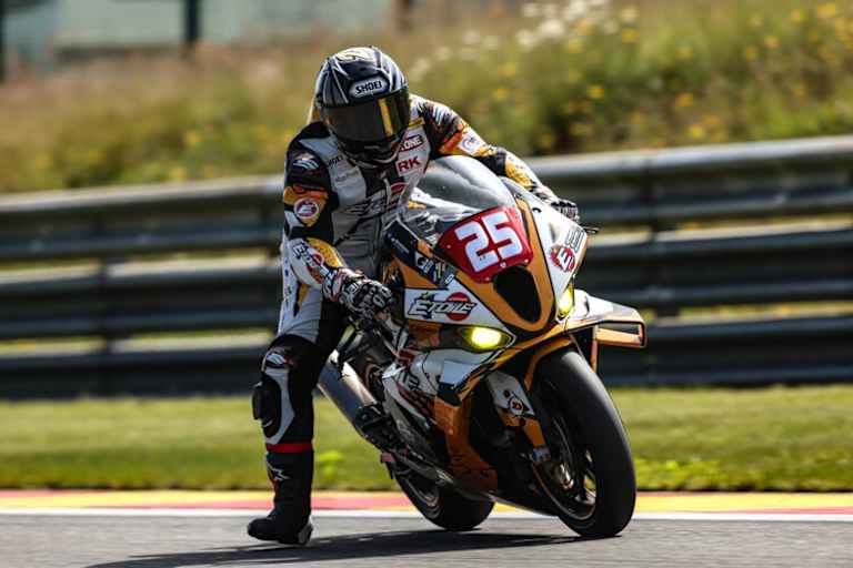 Das Team Etoile fuhr auf BMW die Superstock-Pole ein