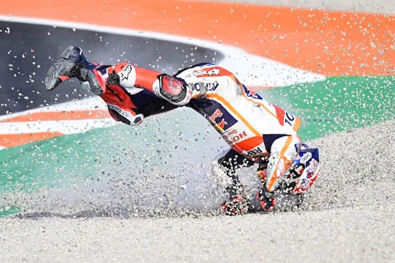 Die Sicherheit der Fahrer sollte an erster Stelle stehen. Wichtig ist eine reale Betrachtung der Sturzszenarien. Kritisch ist vor allem der Speed in den Kurven