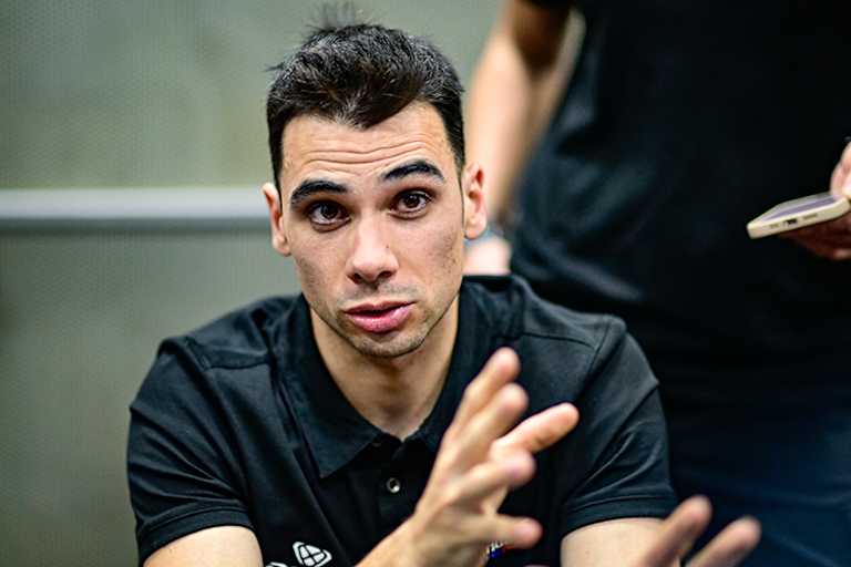 Miguel Oliveira: Analytisch und sympathisch wie immer beim Debriefing in Malaysia.