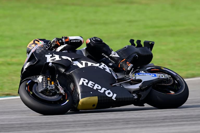 Luca Marini beim Sepang-Test noch im schwarzen Test-Design: Honda nahm an der Verkleidung mehr Platz ein als Repsol