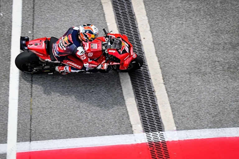 Vom Neueinsteiger zum Vorbild der RC16-Mannschaft. Pedro Acosta ist nach drei Rennen der stärkste Fahrer der Gruppe