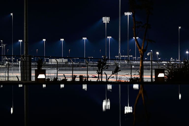 Katar wird der Saison-Auftakt 2024. Wir sehen Augusto Fernandez beim Test.