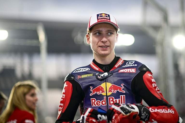 Im Fahrerlager wirkt der Australier noch etwas schüchtern – auf der Rennstrecke agierte Roulstone ebenfalls nicht draufgängerisch. Null Stürze und Platz 10 das Ergebnis der Premiere