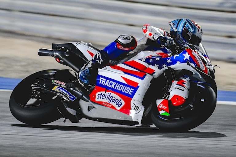 Aufholjagd mit der Ersatzmaschine. Ein kurzes Unterfangen. Mit desolaten Reifen gab der Spanier entnervt auf