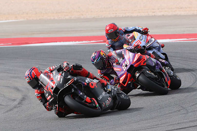 Entspannt vorn mit dabei: Marc jagt Viñales und Martín.