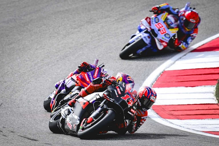 Unter Kontrolle. Der Spint-Sieger schwärmte von dem Gefühl für den Hinterreifen. «Top Gun» vor Martin und Márquez