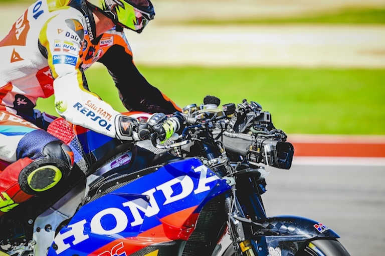 MotoGP-Havarie. Crash im Training, Crash im Sprint, Crash im GP. Die gute Nachricht: Joan Mir reiste unversehrt nach Spanien zurück
