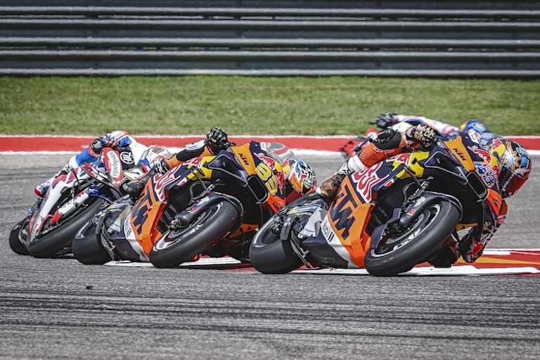 Miller im Rückwärtsgang ab Runden sieben. Miller musste im Laufe des Rennen Brad Binder und weitere Gegner passieren lassen