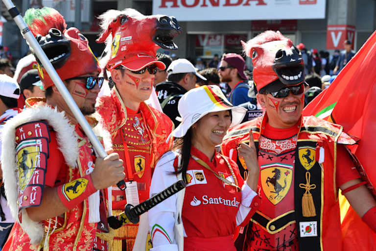 Beim Japan-GP 2018: Diese bunte Truppe kommt fast jedes Jahr