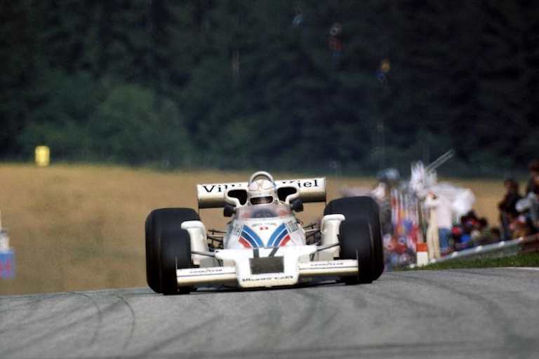 Jones fuhr mit seinem Shadow von Startplatz 14 sensationell zum Sieg