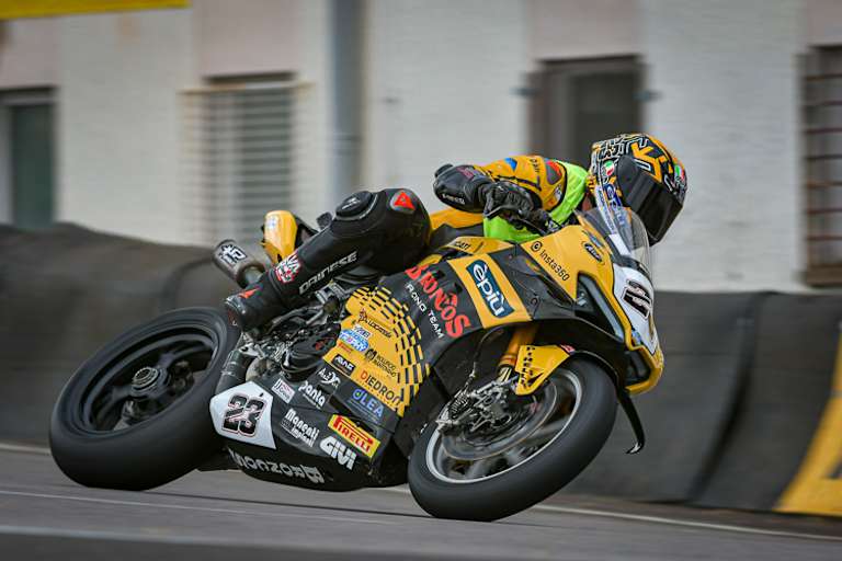 Im Training hatte sich die Pole-Position für die IRRC Superbike gesichert