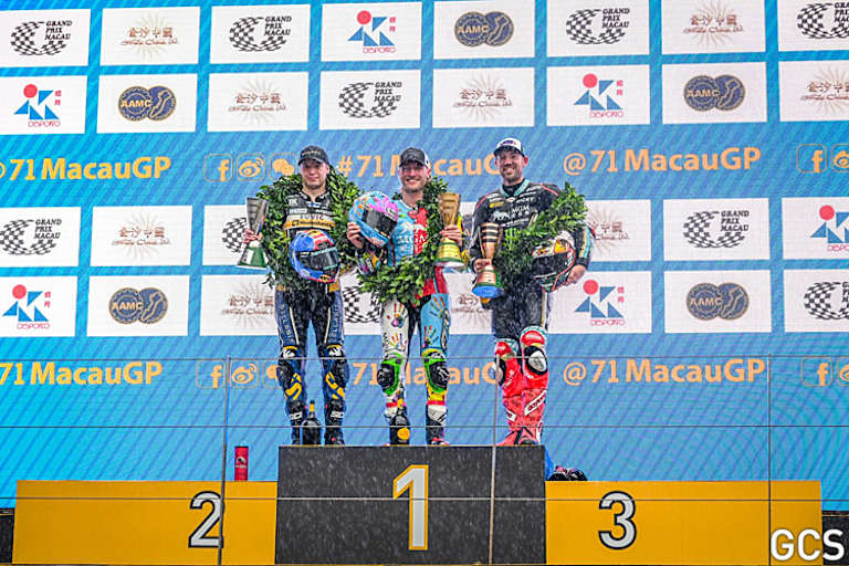 Macau-Top3: Erno Kostamo, Davey Todd, Peter Hickman (vlnr.)