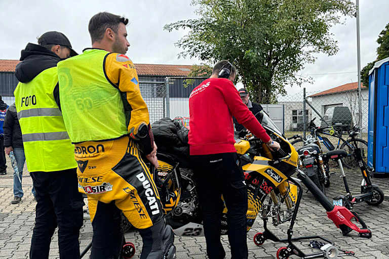 Luca Salvadori bei den Vorbereitungen auf dem Frohburger Dreieck