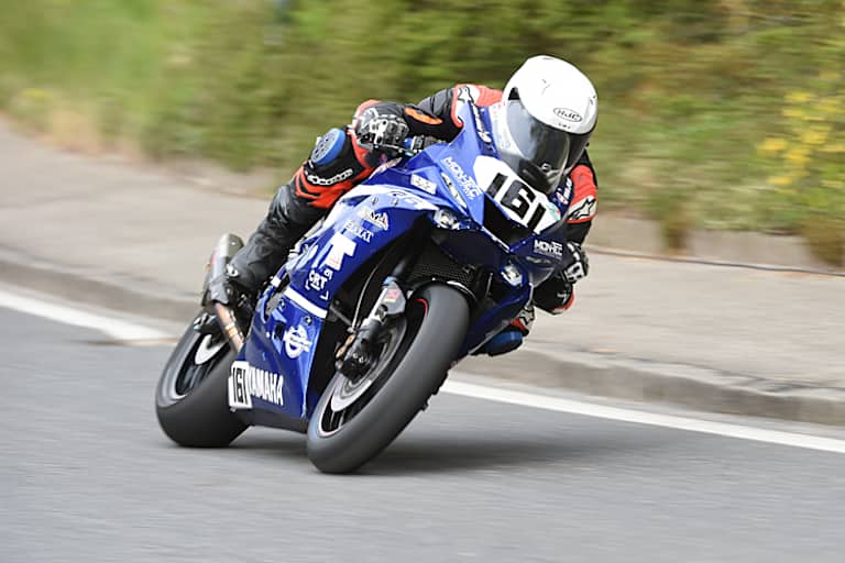 Alexander Kastenhuber treibt seine Supersport-Maschine auf Gesamtplatz 11