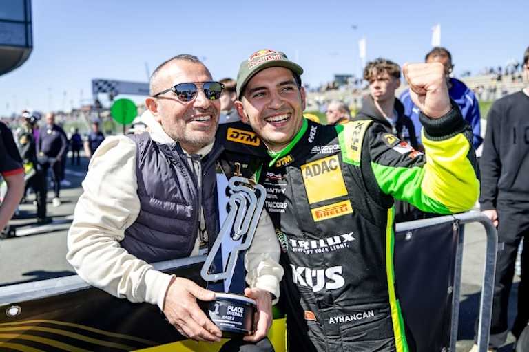 Vater Hakan jubelte mit Sohn Ayhancan Güven über den Sieg