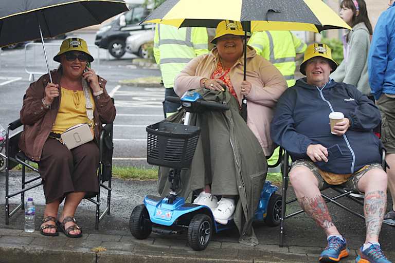 Trotz teils heftiger Regenfälle ließen sich die Fans die Veranstaltung zu Ehren Joey Dunlops nicht entgehen