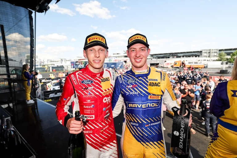 Zusammen mit Max Reis trat Schumacher an