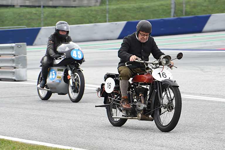 Beim Rupert-Hollaus-Rennen sind Motorräder aus mehreren Jahrzehnten zu bestaunen