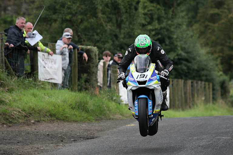 Julian Trummer in Armoy: Nur Fliegen ist schöner